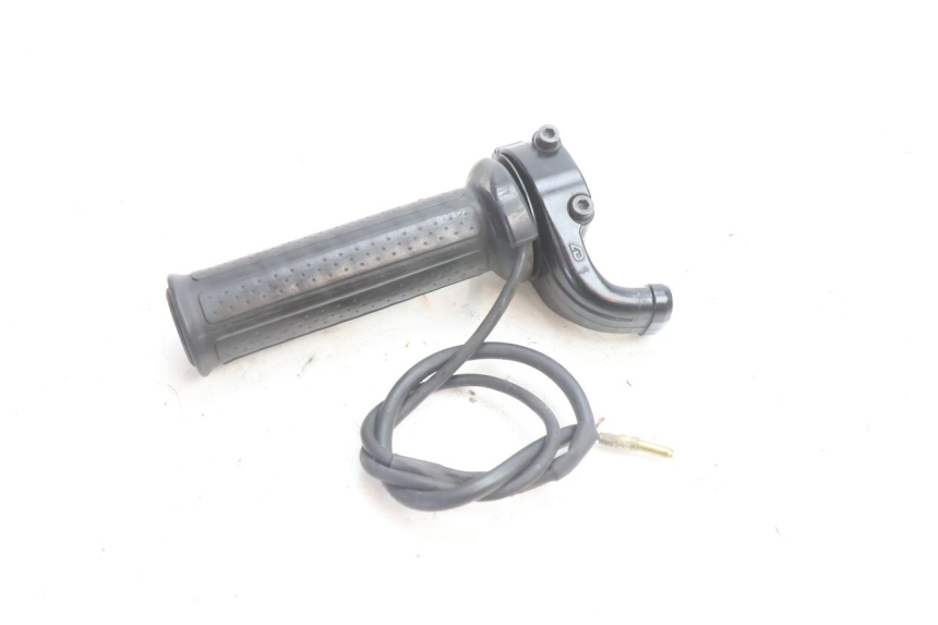 photo de ACELERADOR YAMAHA TDM ABS 900 (2002 - 2014) - Detalles de los puntos de fijación