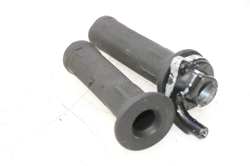 photo de ACELERADOR PIAGGIO TYPHOON 50 (2000 - 2009) - Primer plano técnico