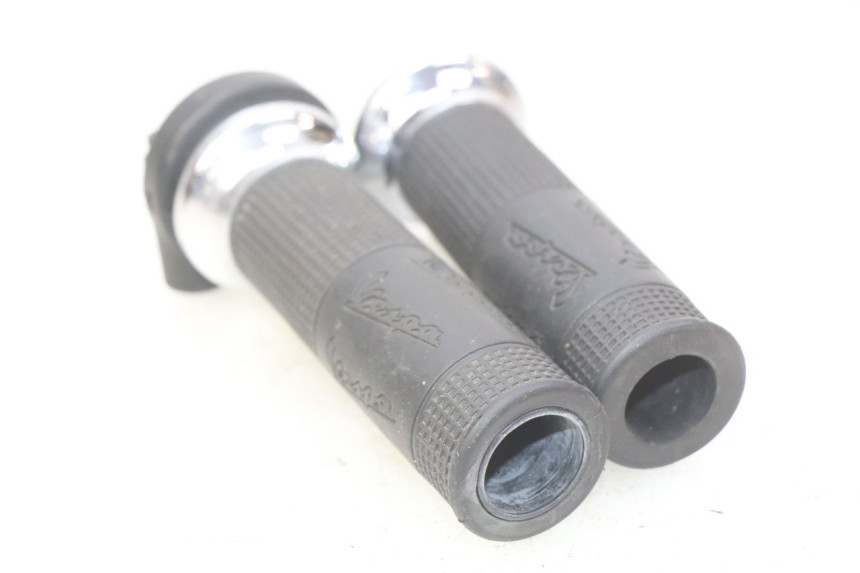 photo de PUñO DEL ACELERADOR PIAGGIO VESPA GTS IGET ABS 125 (2017 - 2023) - Vista general del producto