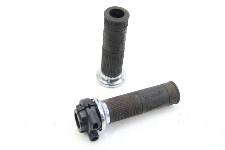 photo de PUñO DEL ACELERADOR PIAGGIO VESPA GTS SUPER IE 125 (2009 - 2016) - Vista principal