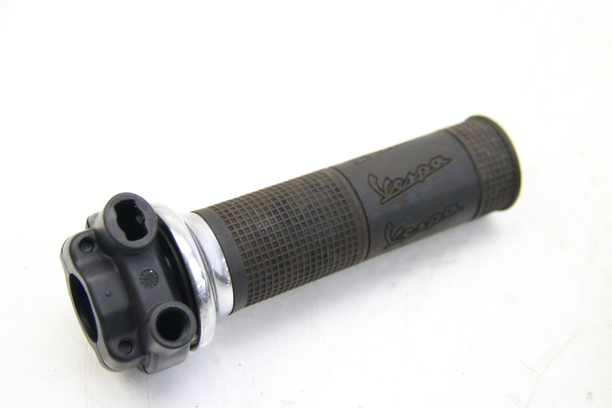 photo de PUñO DEL ACELERADOR PIAGGIO VESPA GTS SUPER IE 125 (2009 - 2016) - Zoom estado de uso