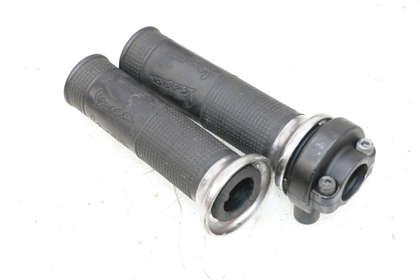 photo de PUñO DEL ACELERADOR PIAGGIO VESPA GTS SUPER IE 125 (2009 - 2016) - Otra perspectiva