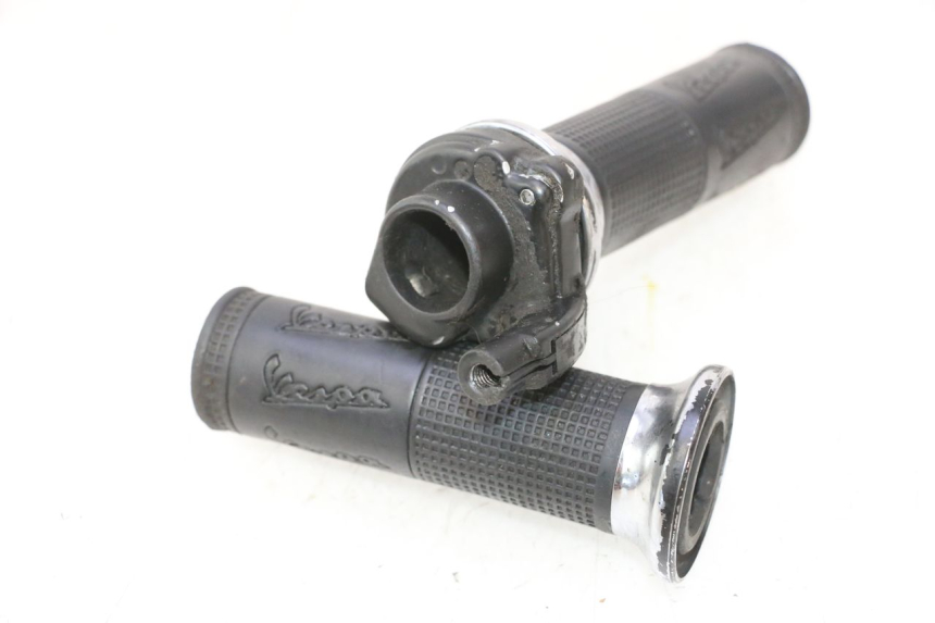 photo de PUñO DEL ACELERADOR PIAGGIO VESPA LX 2T 50 (2005 - 2013) - Detalle de la pieza