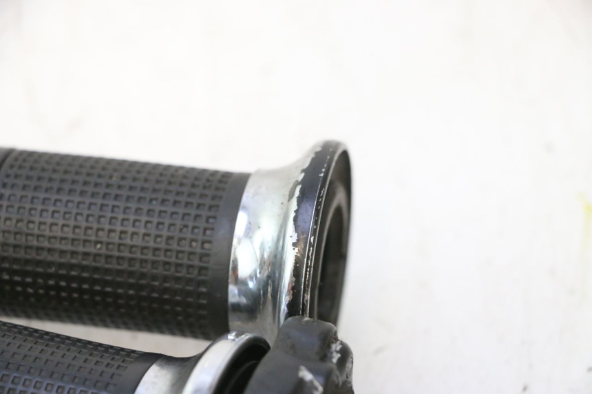 photo de PUñO DEL ACELERADOR PIAGGIO VESPA LX 2T 50 (2005 - 2013) - Otra perspectiva