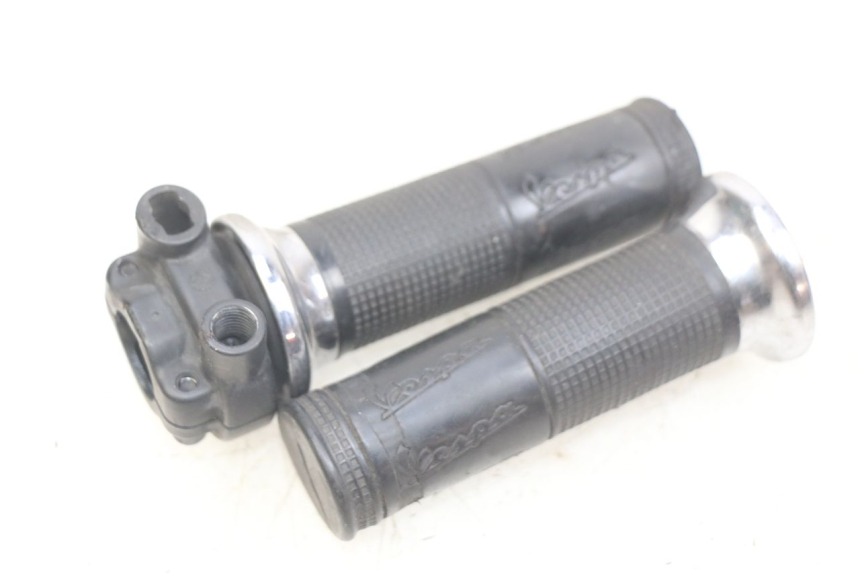 photo de PUñO DEL ACELERADOR PIAGGIO VESPA LXV 125 (2006 - 2009) - Zoom estado de uso