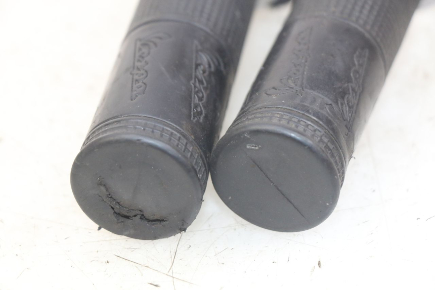 photo de PUñO DEL ACELERADOR PIAGGIO VESPA LXV 125 (2006 - 2009) - Primer plano técnico