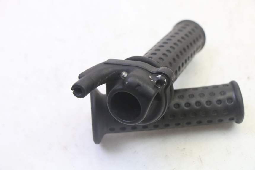 photo de PUñO DEL ACELERADOR PIAGGIO VESPA S 2T 50 (2007 - 2014) - Zoom estado de uso