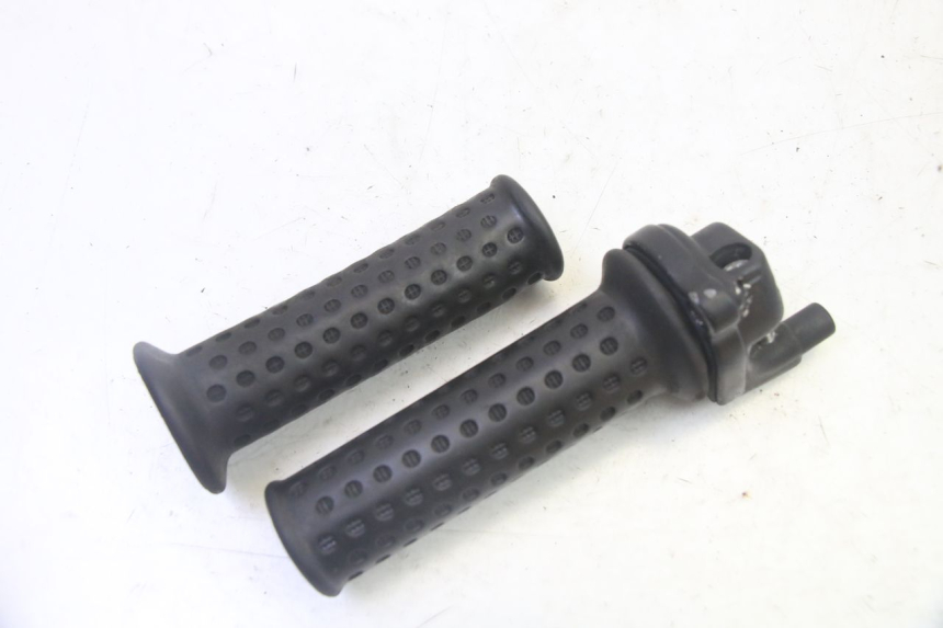 photo de PUñO DEL ACELERADOR PIAGGIO VESPA S 2T 50 (2007 - 2014) - Otra perspectiva