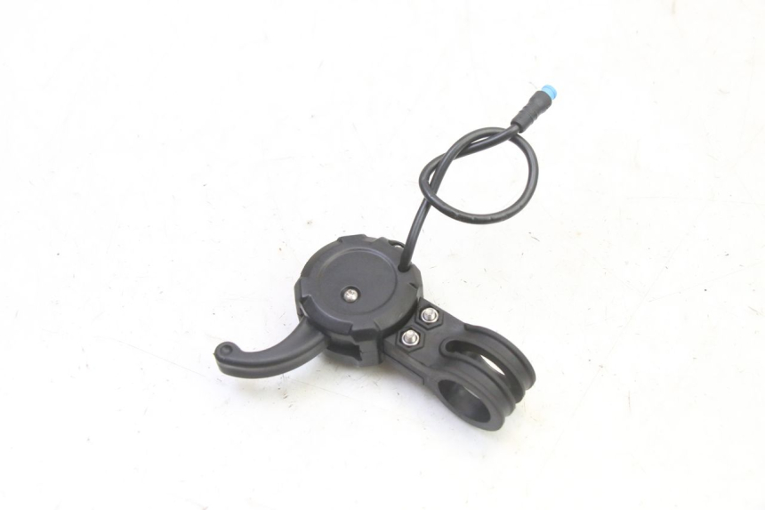 photo de MANETA DE ACELERADOR DUALTRON VICTOR LIMITED 1 - Primer plano técnico