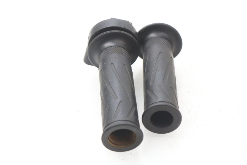 photo de PUñO DEL ACELERADOR YAMAHA XMAX X-MAX 125 (2006 - 2009) - Otra perspectiva