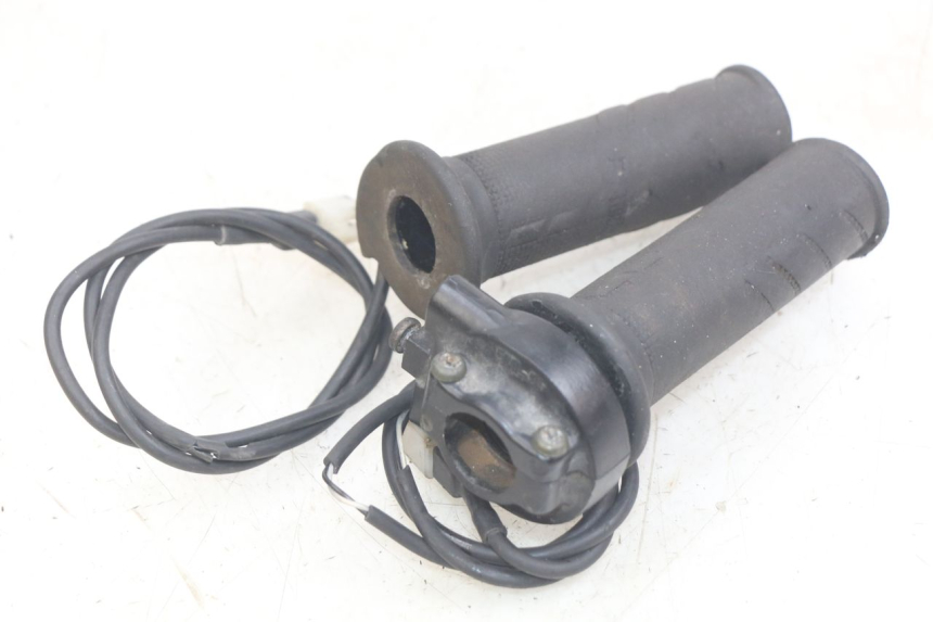 photo de PUñO DEL ACELERADOR YAMAHA X-MAX XMAX 250 (2006 - 2009) - Vista principal