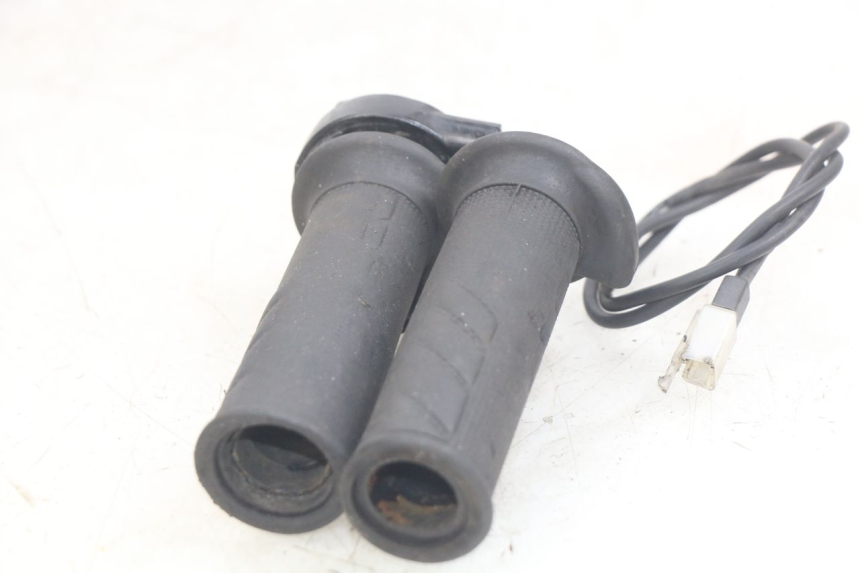 photo de PUñO DEL ACELERADOR YAMAHA X-MAX XMAX 250 (2006 - 2009) - Otra perspectiva