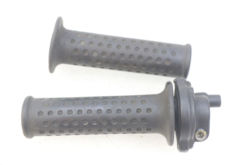 photo de PUñO DEL ACELERADOR PIAGGIO X8 125 (2004 - 2007) - Primer plano técnico