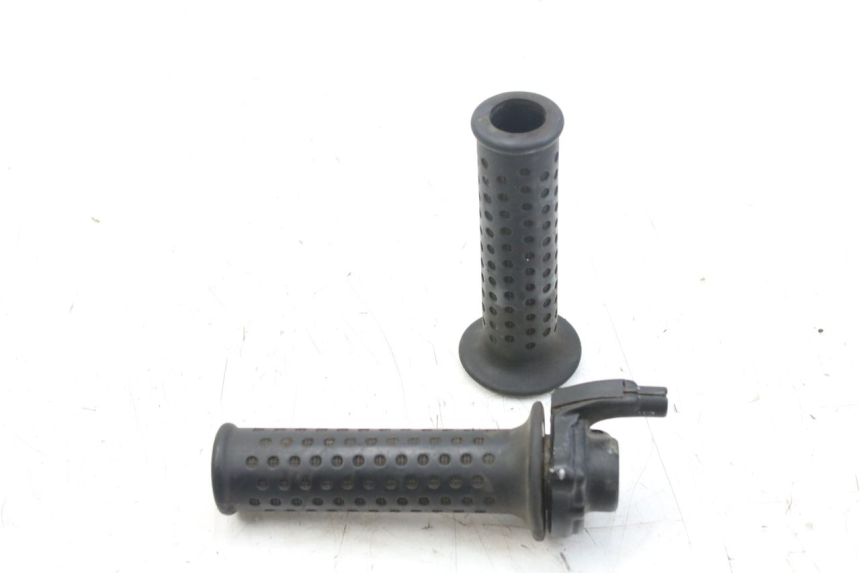 photo de PUñO DEL ACELERADOR PIAGGIO X9 EVOLUTION 125 (2003 - 2007) - Primer plano técnico