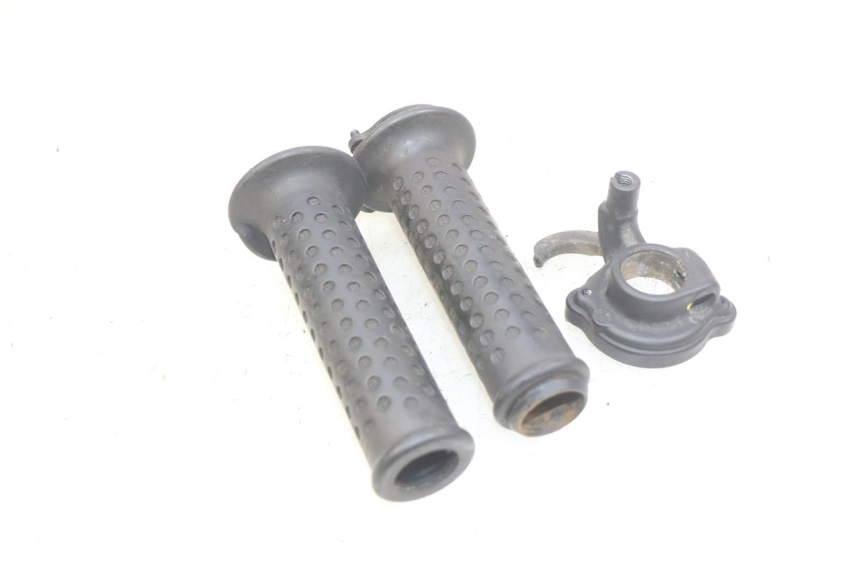 photo de PUñO DEL ACELERADOR PIAGGIO XEVO - X EVO 125 (2007 - 2017) - Otra perspectiva