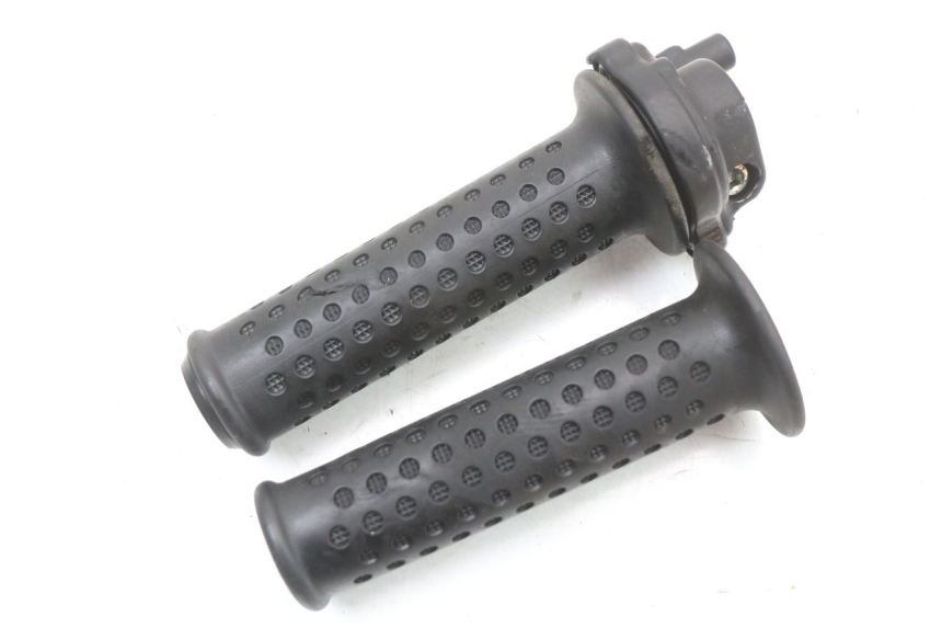 photo de PUñO DEL ACELERADOR PIAGGIO XEVO - X EVO 125 (2007 - 2017) - Primer plano técnico