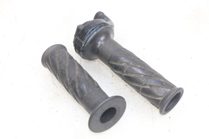 photo de PUñO DEL ACELERADOR YAMAHA YZF R THUNDERCAT 600 (1996 - 2003) - Detalle de la pieza