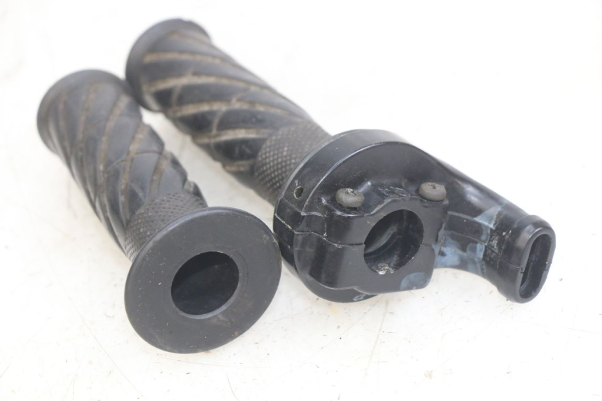 photo de PUñO DEL ACELERADOR YAMAHA YZF R THUNDERCAT 600 (1996 - 2003) - Zoom estado de uso