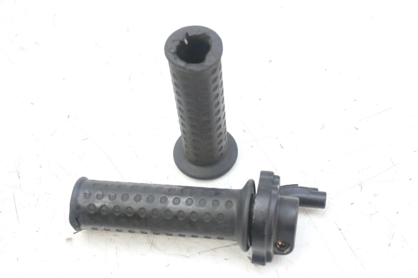 photo de PUñO DEL ACELERADOR PIAGGIO ZIP 4T 50 (2018 - 2020) - Detalle de la pieza