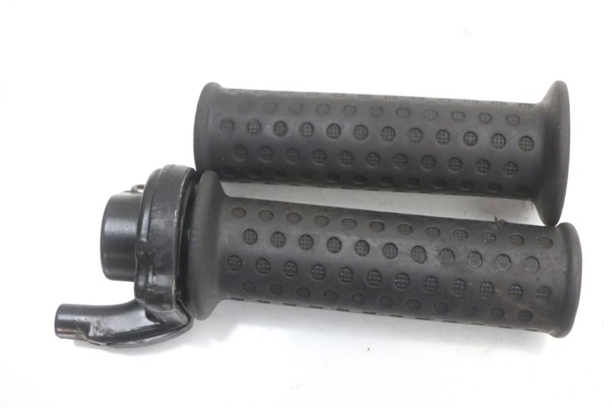 photo de PUñO DEL ACELERADOR PIAGGIO ZIP 4T 50 (2018 - 2020) - Primer plano técnico