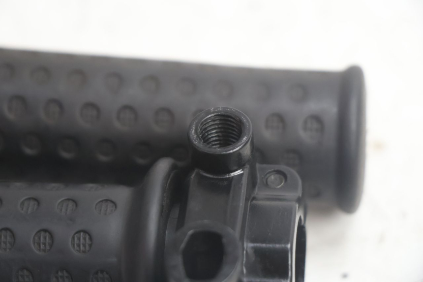 photo de ACELERADOR PIAGGIO ZIP IGET 4T 50 (2021 - 2023) - Primer plano técnico