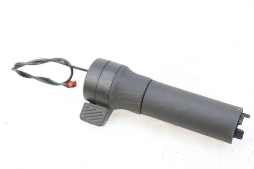 photo de ACELERADOR SEGWAY NINEBOT ZT3 PRO 1 - Vista principal