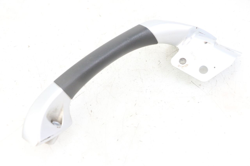 photo de ASIDERO DERECHA PIAGGIO MP3 LT 300 (2010 - 2016) - Detalles de los puntos de fijación