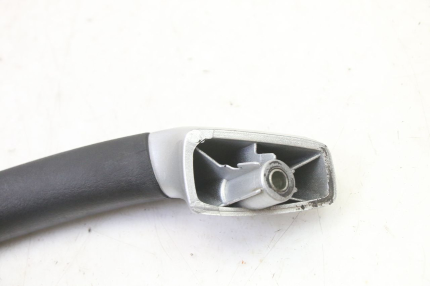 photo de MANETA TRASERA DERECHA PIAGGIO MP3 RL 250 (2006 - 2010) - Detalles de los puntos de fijación