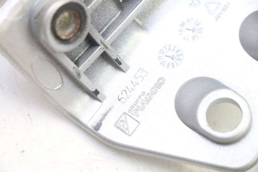 photo de MANETA TRASERA DERECHA PIAGGIO MP3 RL 250 (2006 - 2010) - Estado de la superficie y material