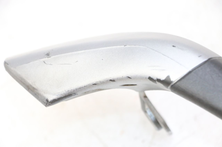 photo de ASIDERO DERECHA PIAGGIO MP3 125 (2006 - 2014) - Detalles de los puntos de fijación