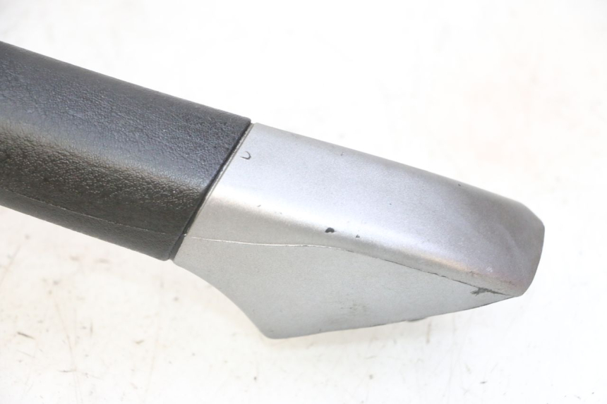 photo de ASIDERO DERECHA PIAGGIO MP3 125 (2006 - 2014) - Estado de la superficie y material