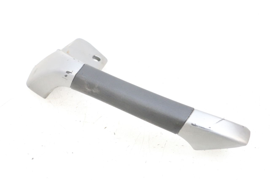 photo de ASIDERO DERECHA PIAGGIO MP3 125 (2006 - 2014) - Estado de la superficie y material