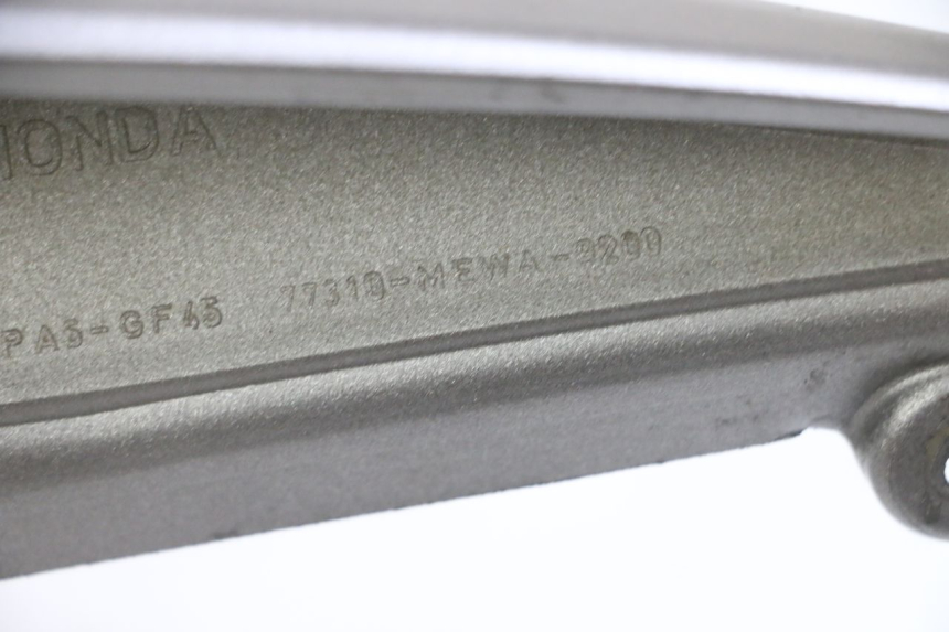 photo de ASIDERO DERECHA HONDA NTV DEAUVILLE ABS 700 (2007 - 2016) - Zoom estado de uso