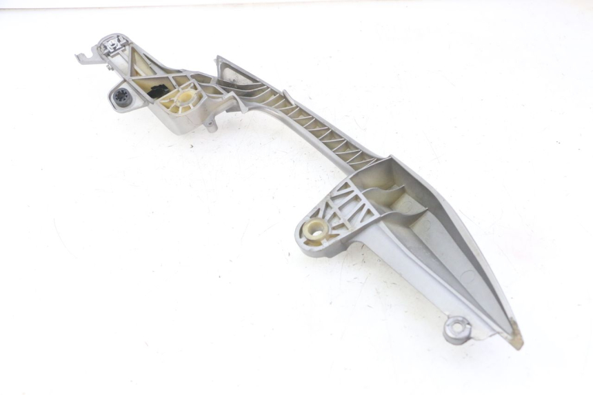 photo de ASIDERO DERECHA HONDA NTV DEAUVILLE ABS 700 (2007 - 2016) - Primer plano técnico