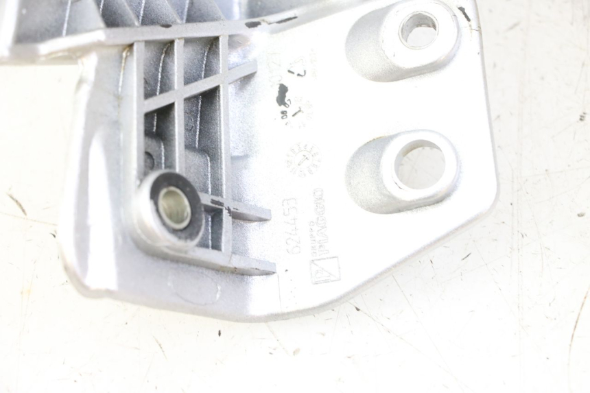 photo de MANETA TRASERA DERECHA PIAGGIO MP3 LT 400 (2007 - 2012) - Otra perspectiva