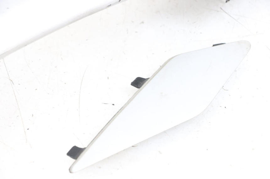 photo de ASIDERO DERECHA PEUGEOT SATELIS 125 (2010 - 2012) - Detalles de los puntos de fijación