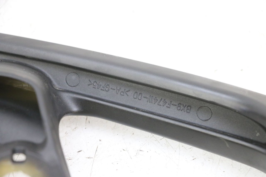 photo de ASIDERO DERECHA YAMAHA TRICITY 300 (2020 - 2024) - Otra perspectiva