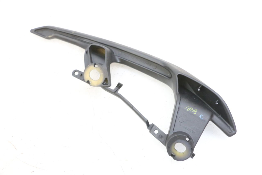 photo de ASIDERO DERECHA YAMAHA TRICITY 300 (2020 - 2024) - Primer plano técnico