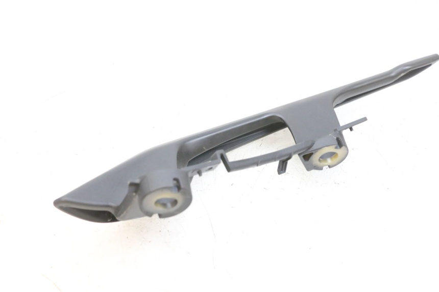 photo de ASIDERO DERECHA YAMAHA TRICITY 300 (2020 - 2024) - Detalles de los puntos de fijación