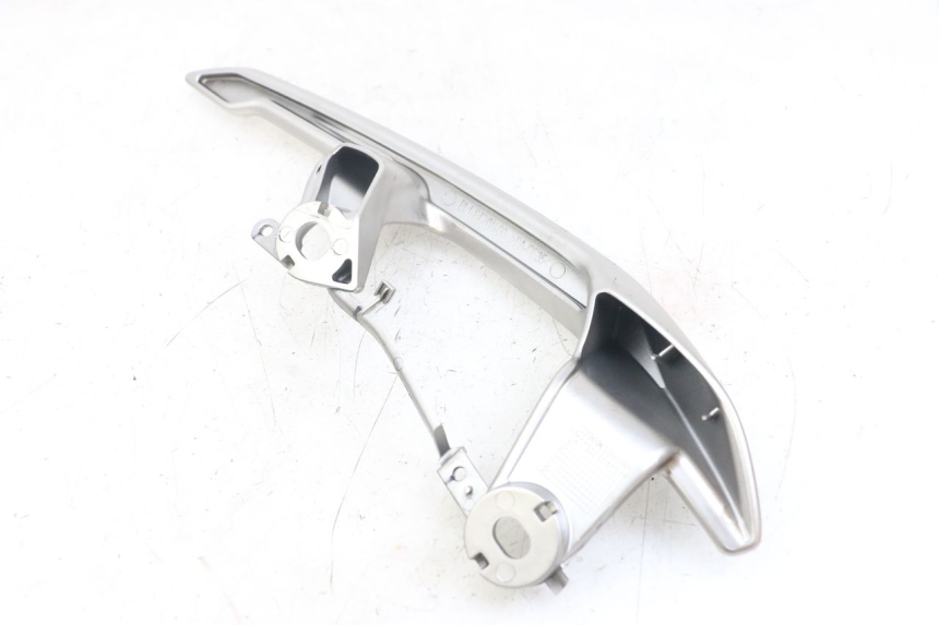 photo de MANETA TRASERA DERECHA YAMAHA XMAX X-MAX ABS 125 (2017 - 2020) - Otra perspectiva