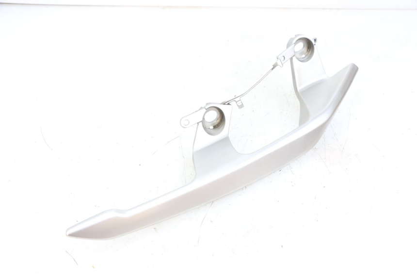 photo de MANETA TRASERA DERECHA YAMAHA XMAX X-MAX ABS 125 (2017 - 2020) - Detalles de los puntos de fijación