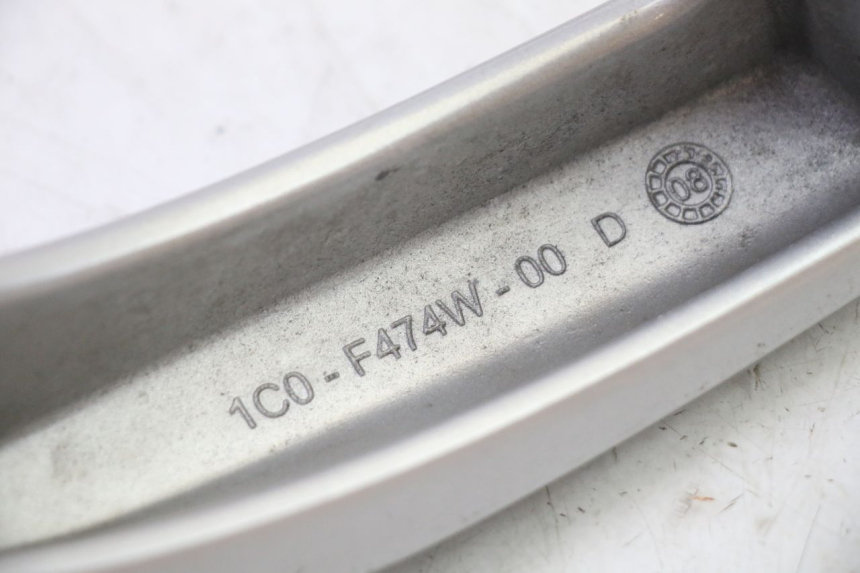 photo de ASIDERO DERECHA YAMAHA X-MAX XMAX 250 (2006 - 2009) - Estado de la superficie y material