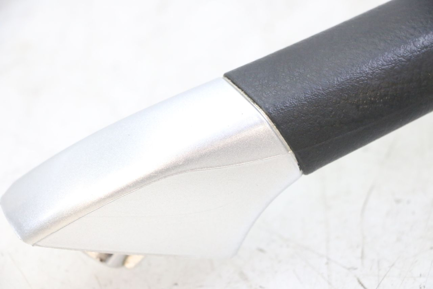 photo de ASIDERO IZQUIERDA PIAGGIO MP3 LT 300 (2010 - 2016) - Detalle de la pieza