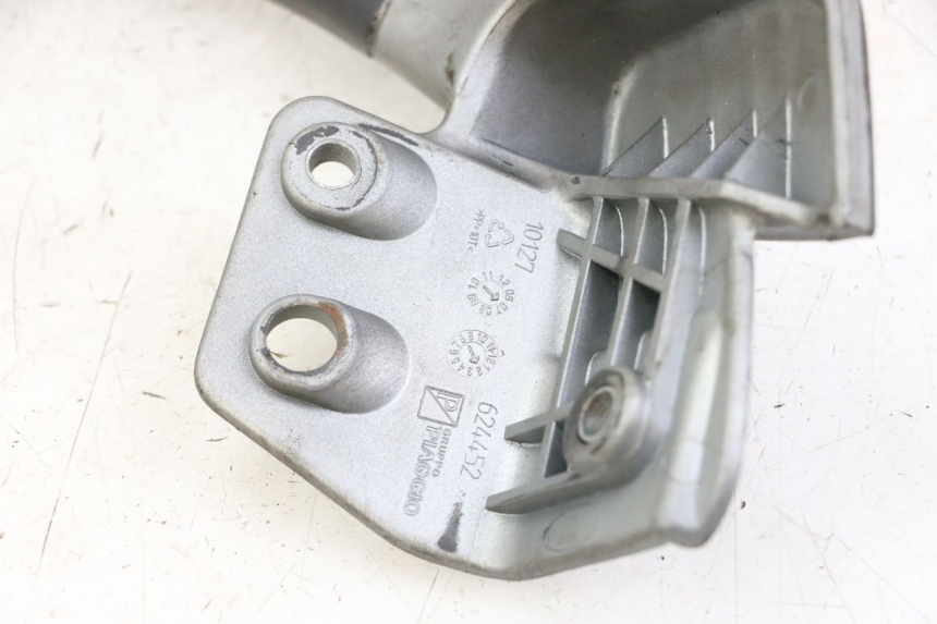 photo de ASIDERO IZQUIERDA PIAGGIO MP3 125 (2006 - 2014) - Primer plano técnico