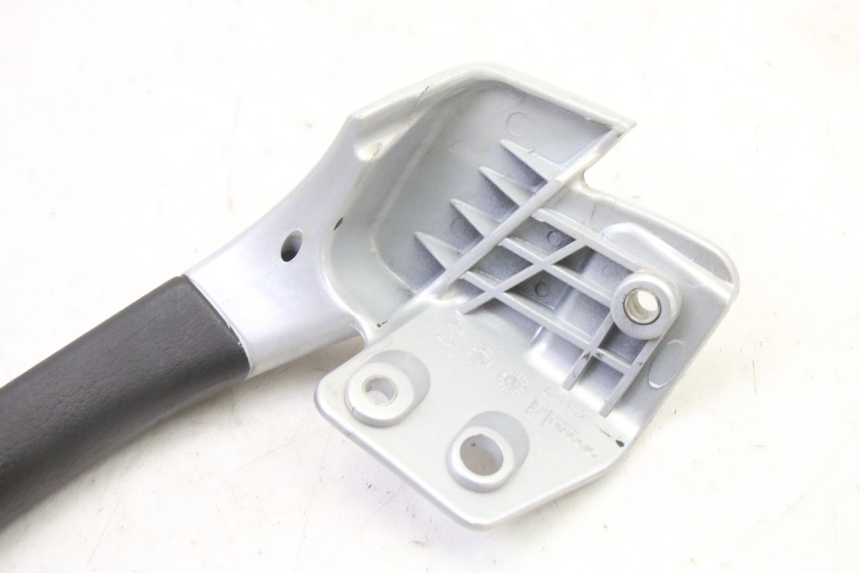 photo de ASIDERO IZQUIERDA PIAGGIO MP3 RL 250 (2006 - 2010) - Detalles de los puntos de fijación