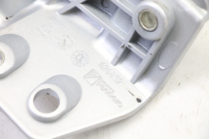 photo de ASIDERO IZQUIERDA PIAGGIO MP3 RL 250 (2006 - 2010) - Estado de la superficie y material