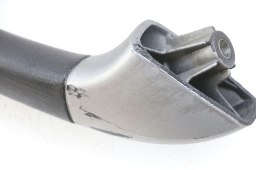 photo de ASIDERO IZQUIERDA PIAGGIO MP3 125 (2006 - 2014) - Detalles de los puntos de fijación