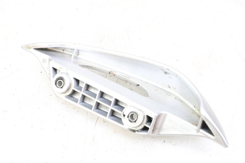 photo de MANETA TRASERA IZQUIERDA SUZUKI BURGMAN 125 (2007 - 2014) - Primer plano técnico