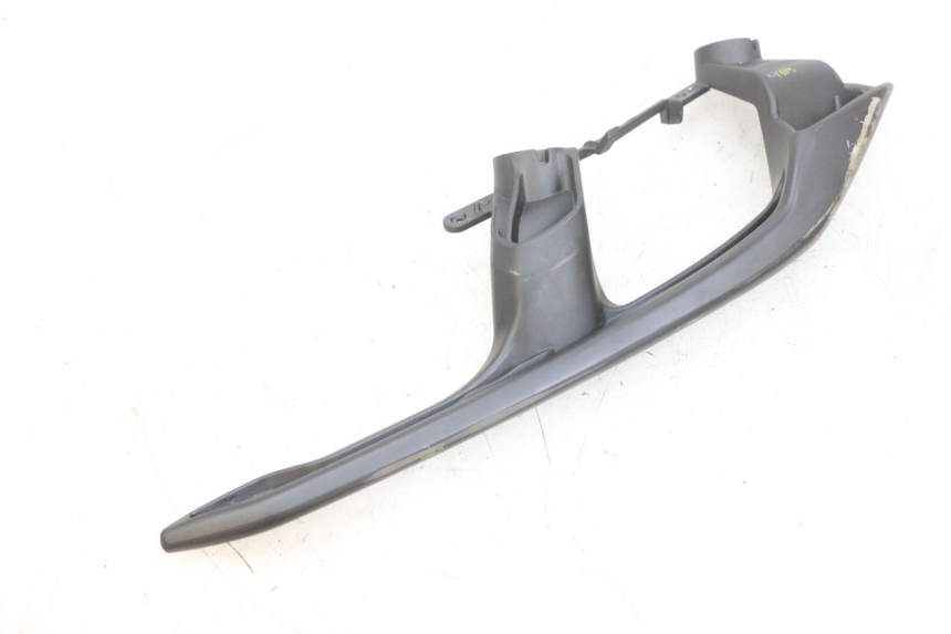 photo de ASIDERO IZQUIERDA YAMAHA TRICITY 300 (2020 - 2024) - Detalles de los puntos de fijación