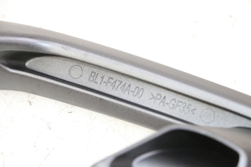 photo de ASIDERO IZQUIERDA YAMAHA XMAX X-MAX 125 (2021 - 2025) - Primer plano técnico